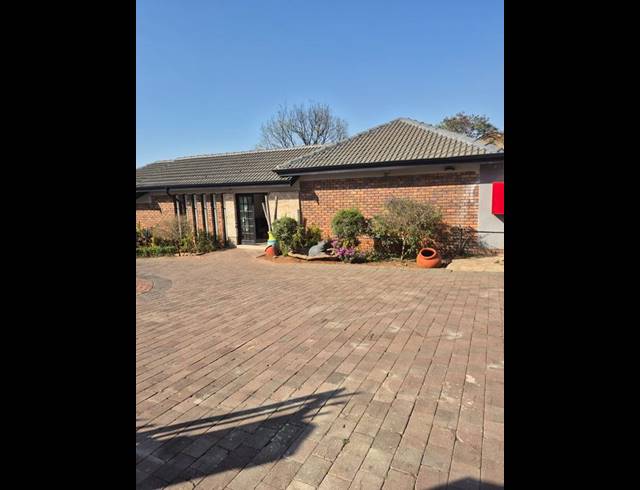 BUSINESS PROPERTY TO RENT IN ELDORAIGNE